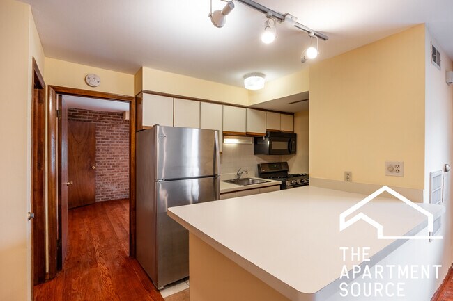 Foto del edificio - 715 W Diversey Pky