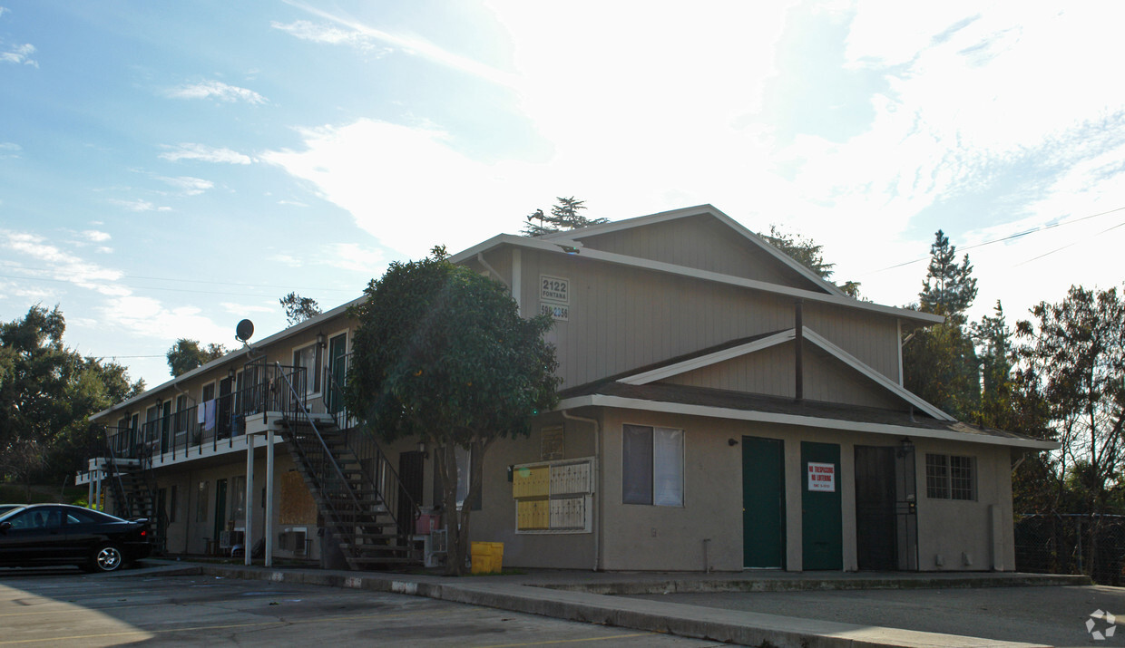 Primary Photo - 2122 Fontana Ave