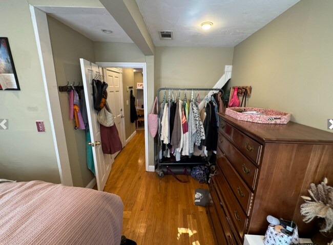 Building Photo - 735 Somerville Ave