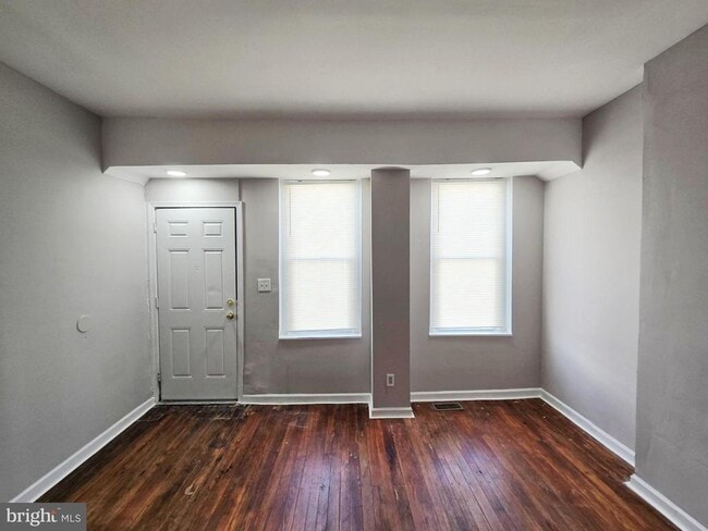 Building Photo - 1910 Sigel St