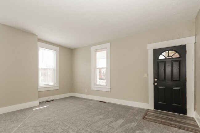 Building Photo - Adorable 4 Bedroom