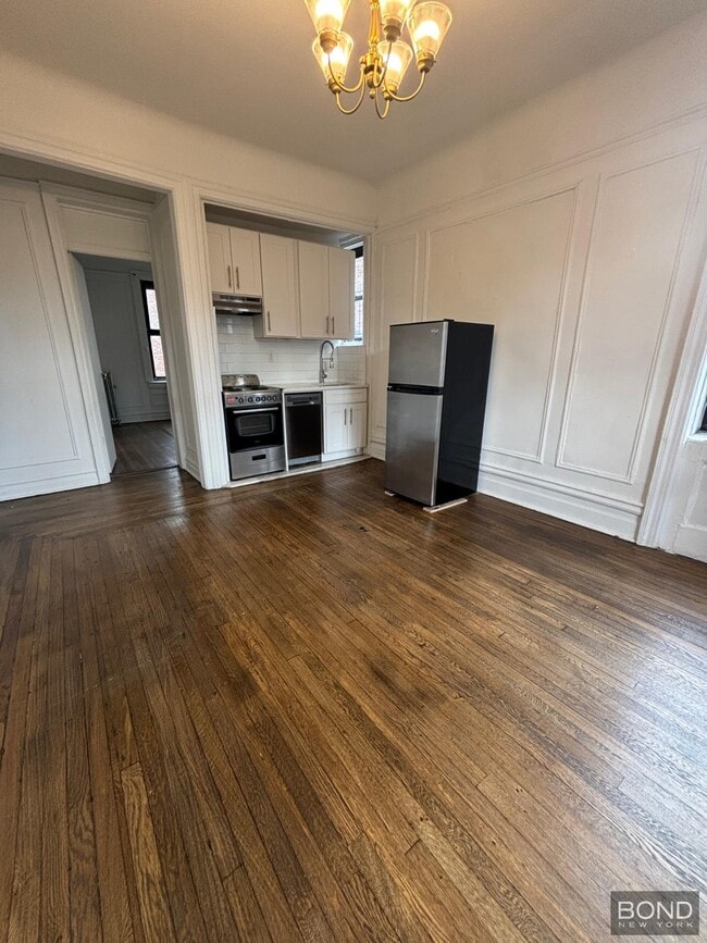 Building Photo - 45 Tiemann Pl