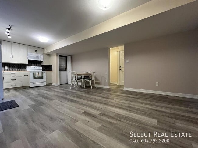 Building Photo - 46508 Lear Dr