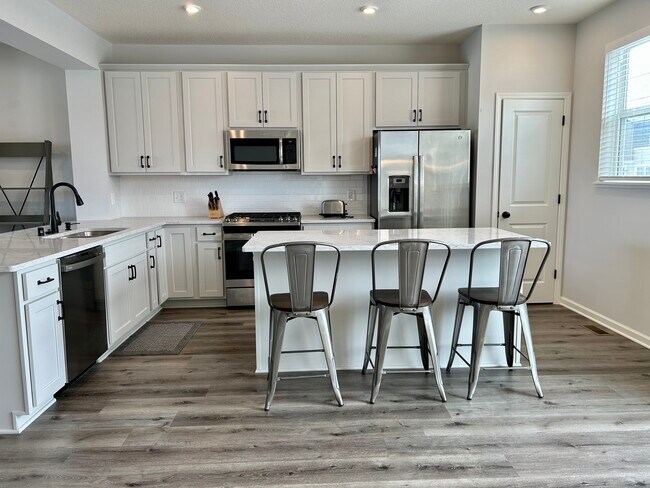 Building Photo - 6952 Huckleberry Dr