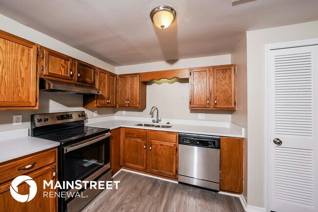 Foto del edificio - 5057 Oak Leaf Cir