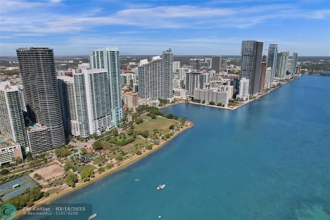 Foto del edificio - 1900 N Bayshore Dr