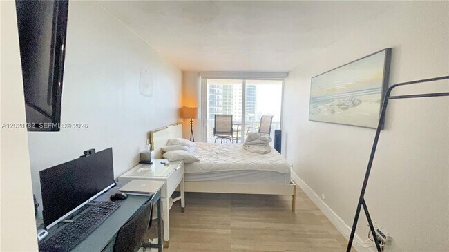 Foto del edificio - 1717 N Bayshore Dr