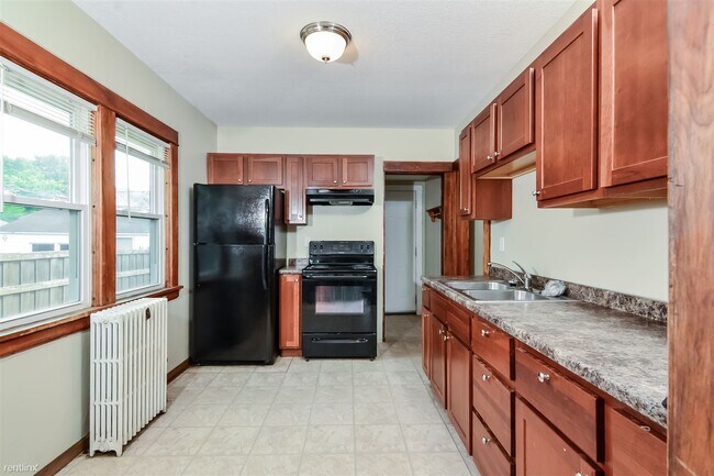 Building Photo - 3 br, 1 bath House - 80 Hatch Avenue