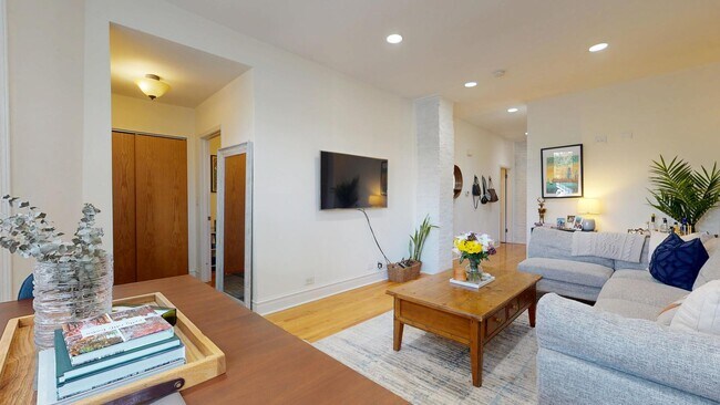 Foto del edificio - 3233 N Wilton Ave