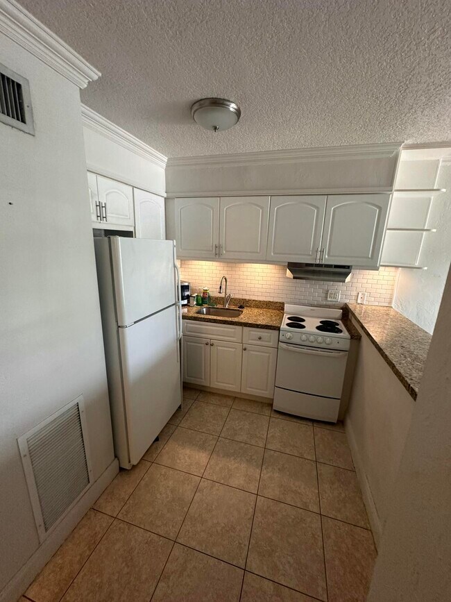 Foto del edificio - 2124 NE 5th Ave