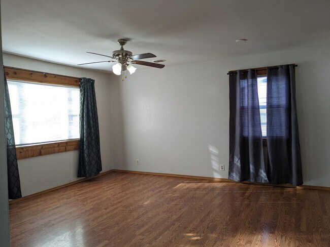 Building Photo - 1114 Emerald Ln