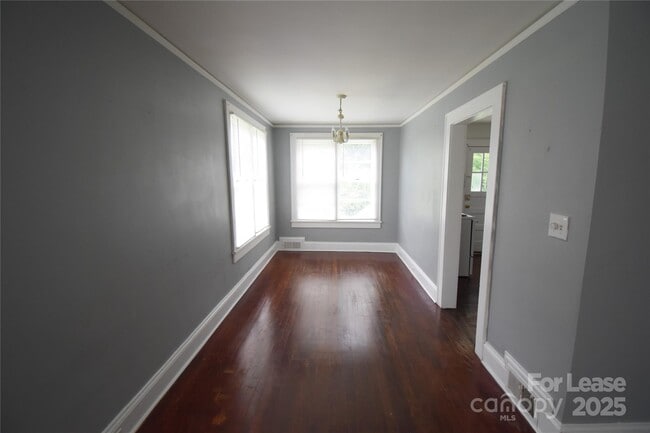 Building Photo - 614 N Ellis St