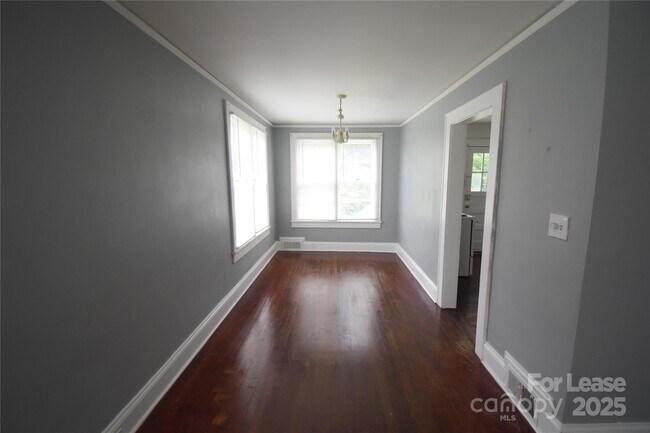 Foto del edificio - 614 N Ellis St