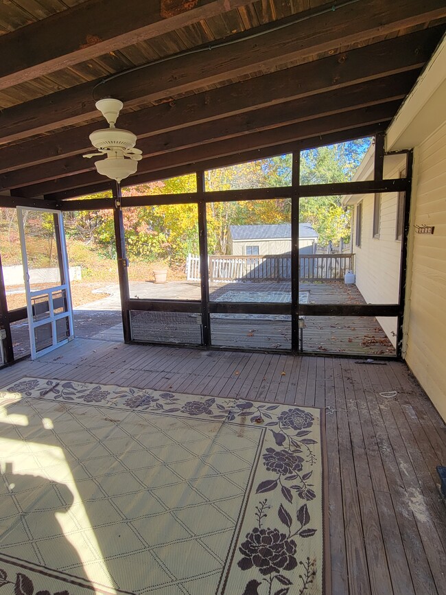 Building Photo - 8 Pine Tree Dr