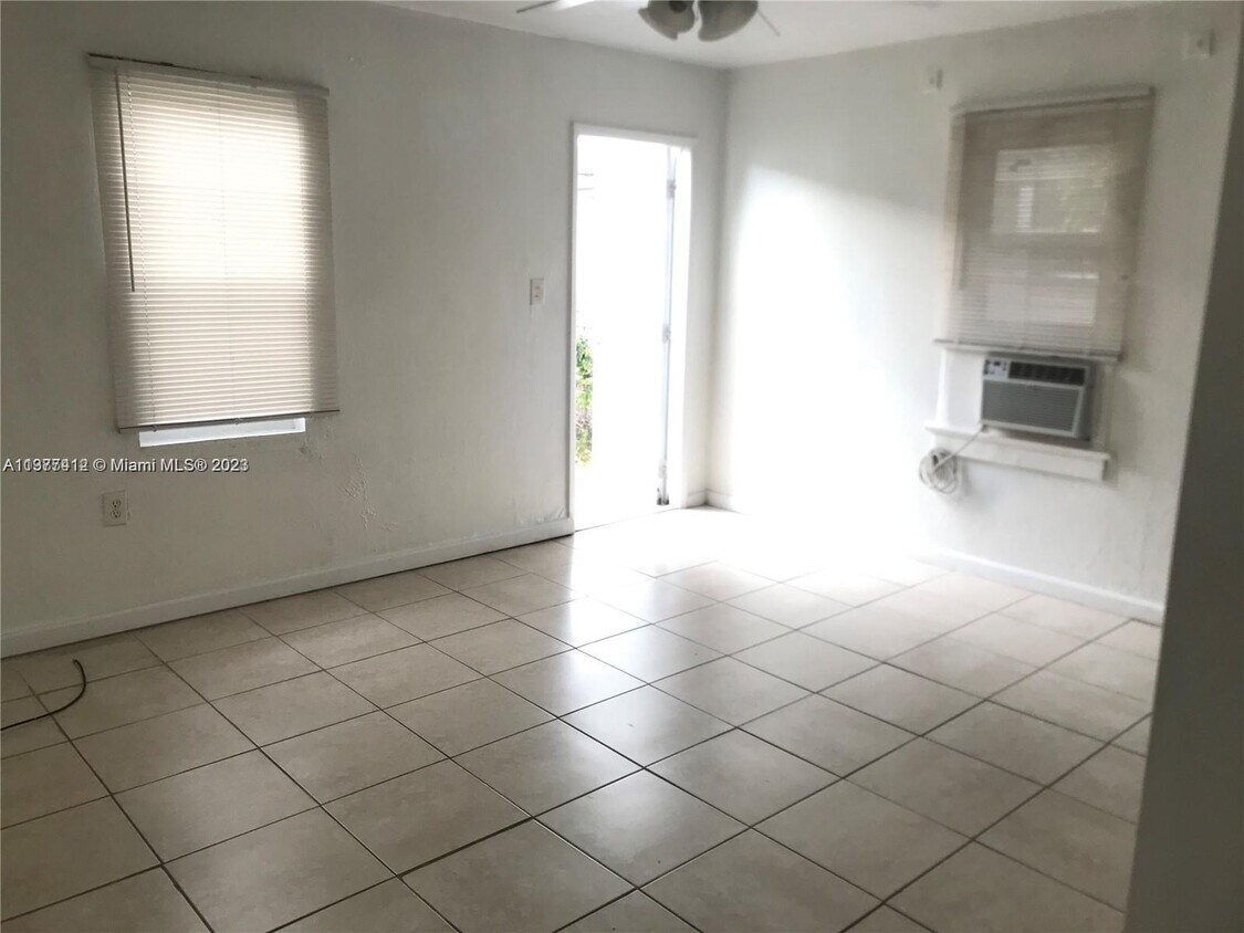Primary Photo - 1225 NW 45th St