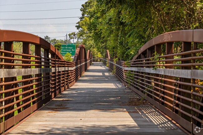 Jogging and cycling paths can be found throughout Mandeville.