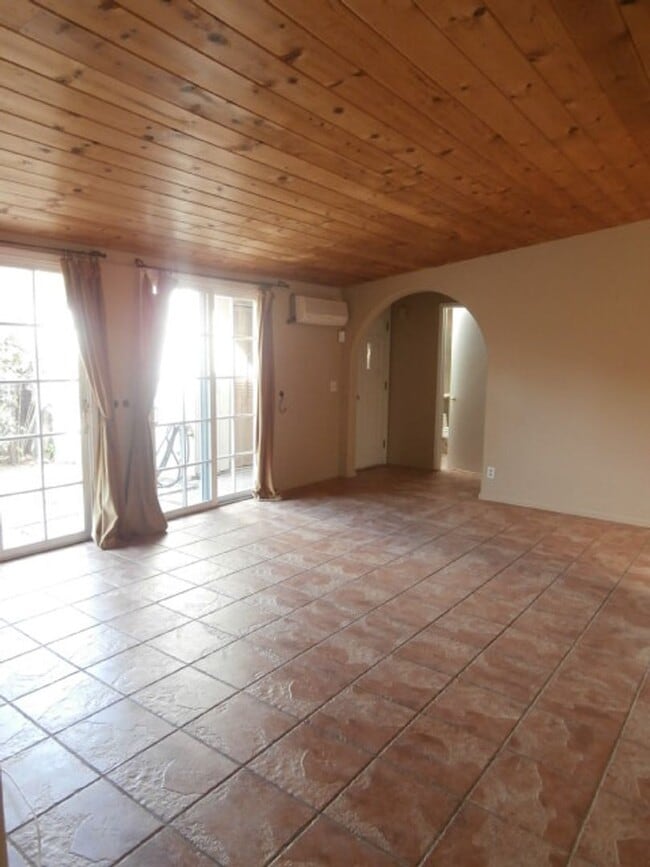 Building Photo - Cozy Samarkand Cottage Near Shopping & Dining