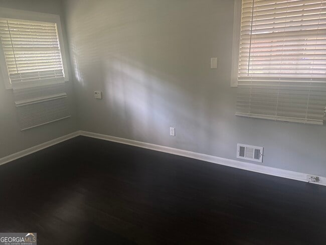 Building Photo - 2090 Jordan Terrace NE