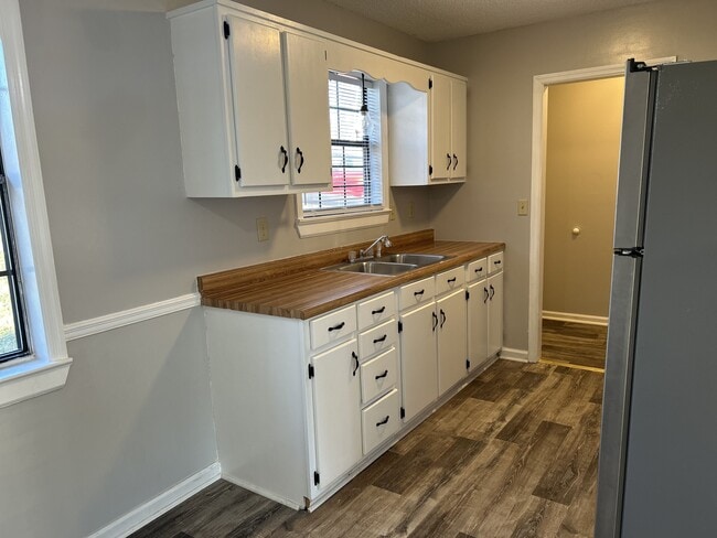 Building Photo - 301 Autumn Ave