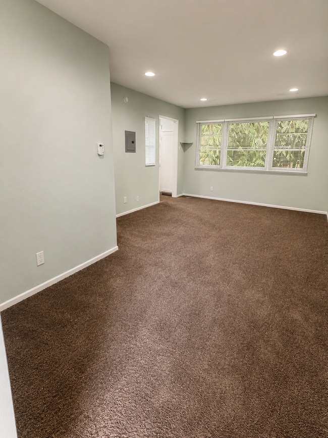 Interior Photo - 11923-27 Venice Blvd