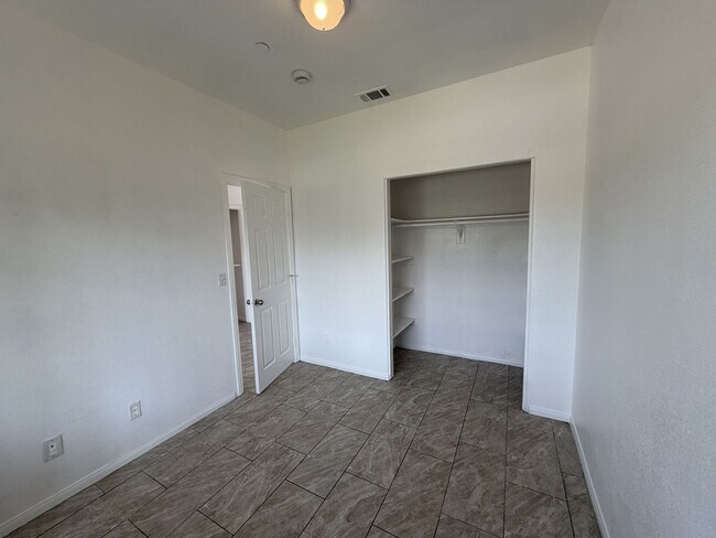 Foto del edificio - RV T 7216 Yates St Unit A