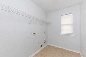 Building Photo - 7615 Greenwood Point Dr