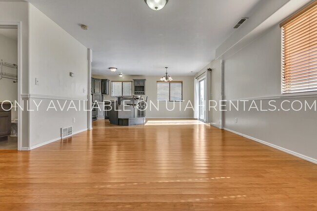 Building Photo - 1781 N Belvedere Way