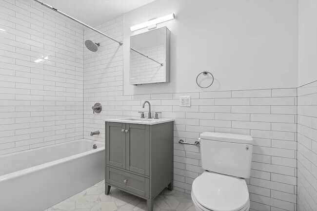 Foto del edificio - 154 W 9th St