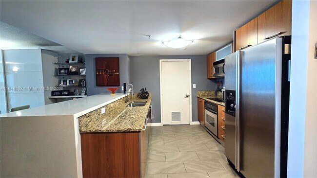 Foto del edificio - 9055 SW 73rd Ct