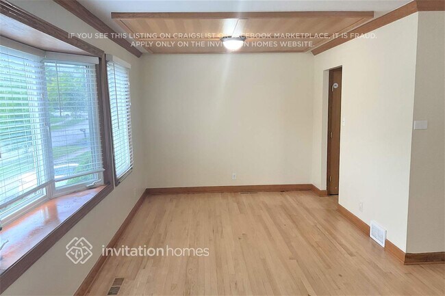 Building Photo - 349 Huntington Way