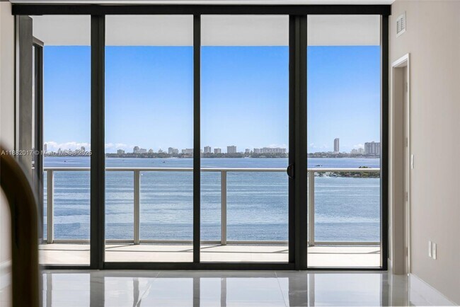 Foto del edificio - 700 NE 24th St