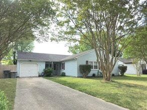 Building Photo - 17 Philmont Dr