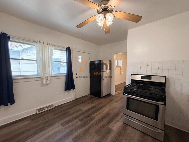 Building Photo - 7532 Monroe Ave