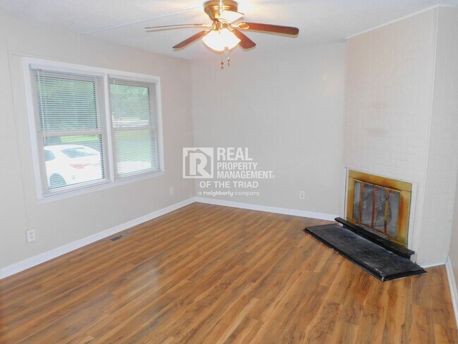 Foto del edificio - Charming 3 Bedroom/1.5 Bath in Browns Summ...