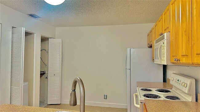 Foto del edificio - 10135 W Sunrise Blvd