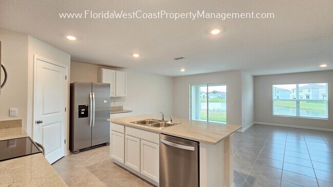 Foto del edificio - BRAND NEW BUILD!  4 BEDROOM/2 BATH/ LAKEVI...