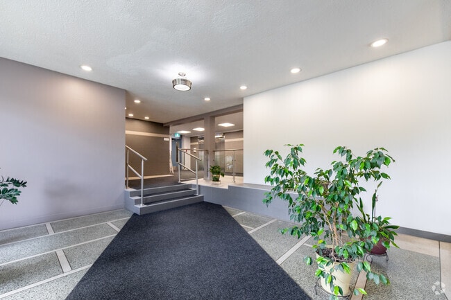 Lobby - Victoria Village Towers