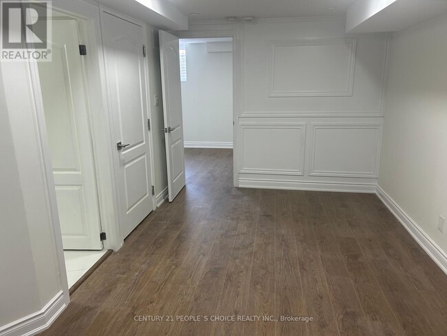 Building Photo - 569 Willmott Crescent