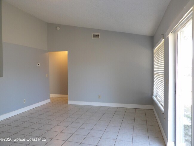 Foto del edificio - 1006 Locust Ave NW