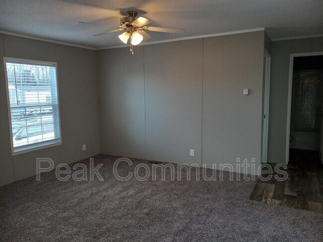 Foto del edificio - 250 Shady Brook Hts