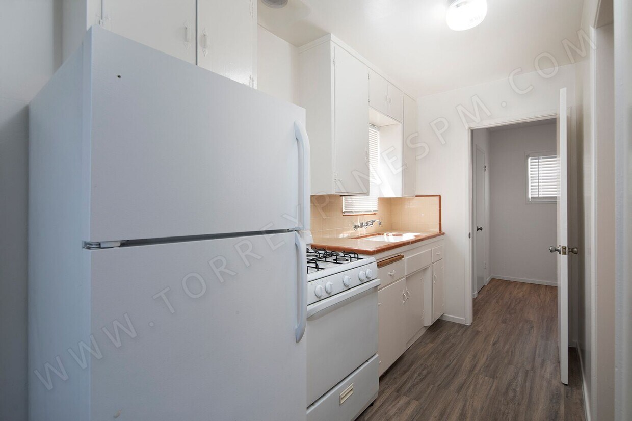 Foto principal - *OPEN HOUSE: 9/27 10-11AM* Cottage with As...