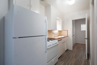 Building Photo - 1528 1/2 Pacific Beach Dr