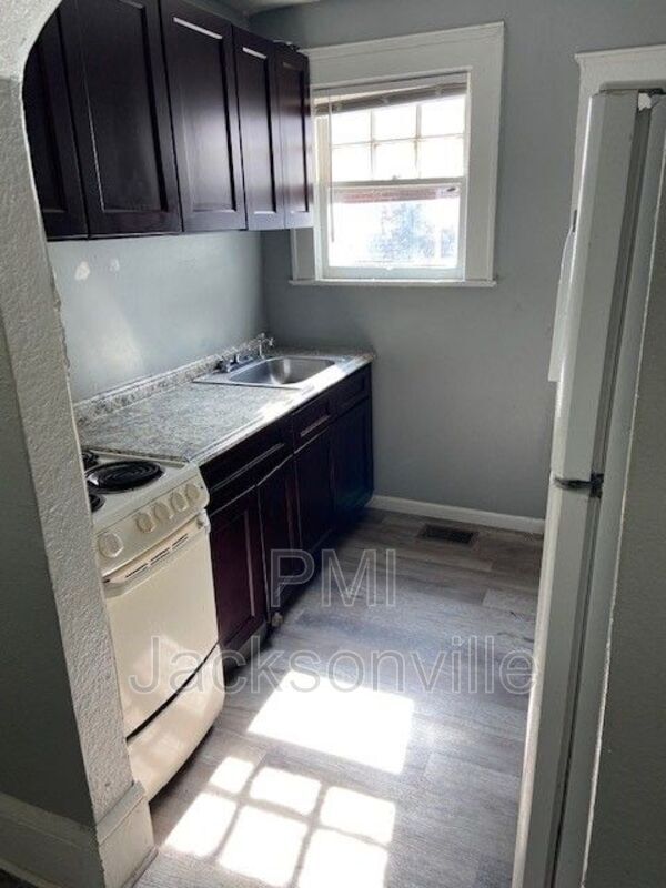 Building Photo - 2892 College St