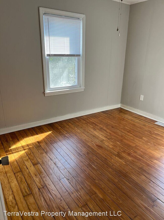 Building Photo - 3 br, 1 bath House - 1020 Parsonage Road