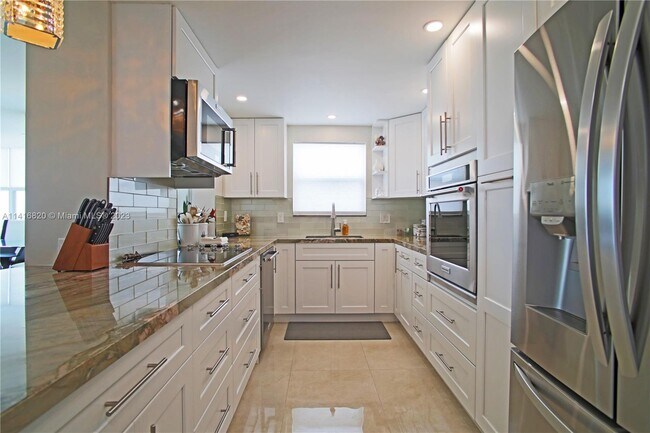 Building Photo - 3015 N Ocean Blvd