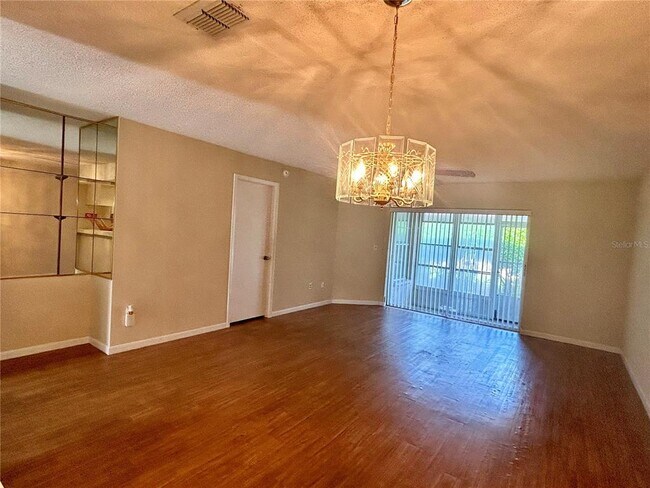 Foto del edificio - 4908 Myrtle Oak Dr