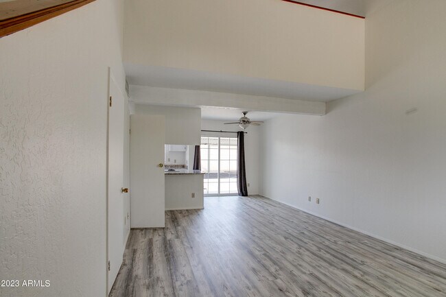Foto del edificio - 2215 W Augusta Ave