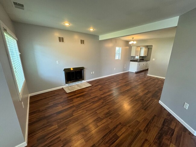 Building Photo - 2 bed 1 bath Royal Oak ranch