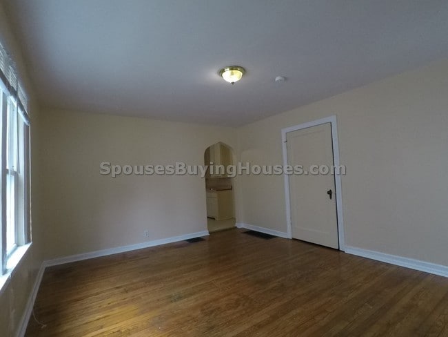Building Photo - 1453-1455 N Gladstone Ave