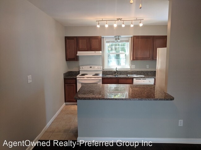Building Photo - 3 br, 2.5 bath House - 113 Heritage circle